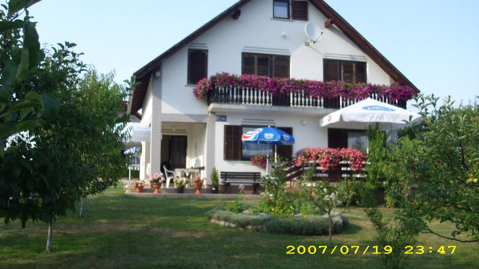 Guest House Adrijana Seliste Dreznicko Exterior foto