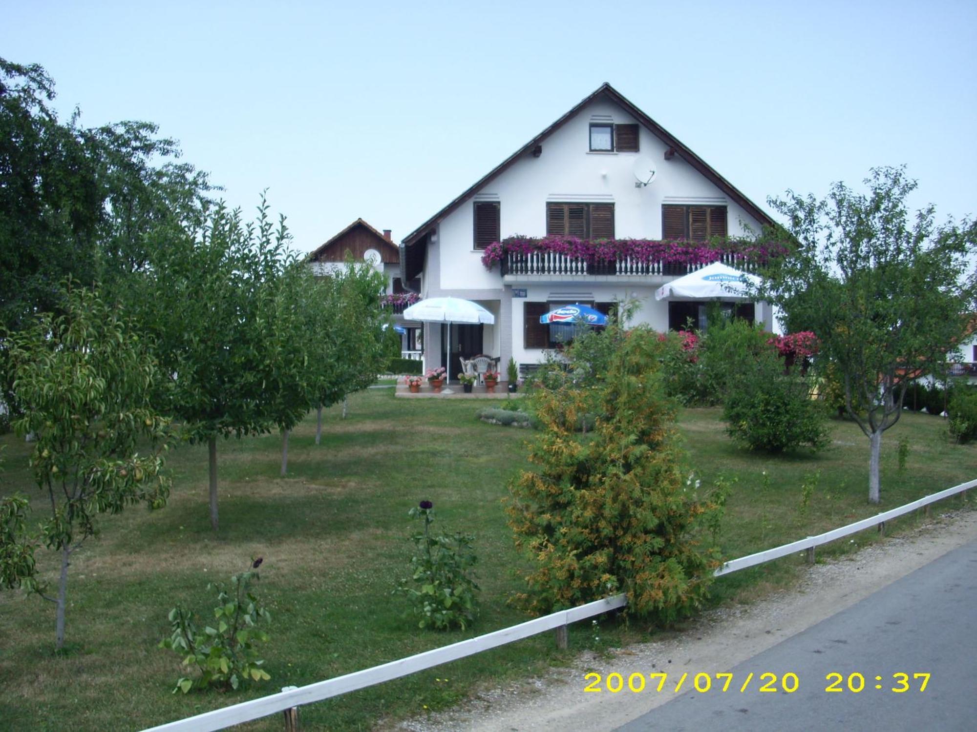 Guest House Adrijana Seliste Dreznicko Exterior foto