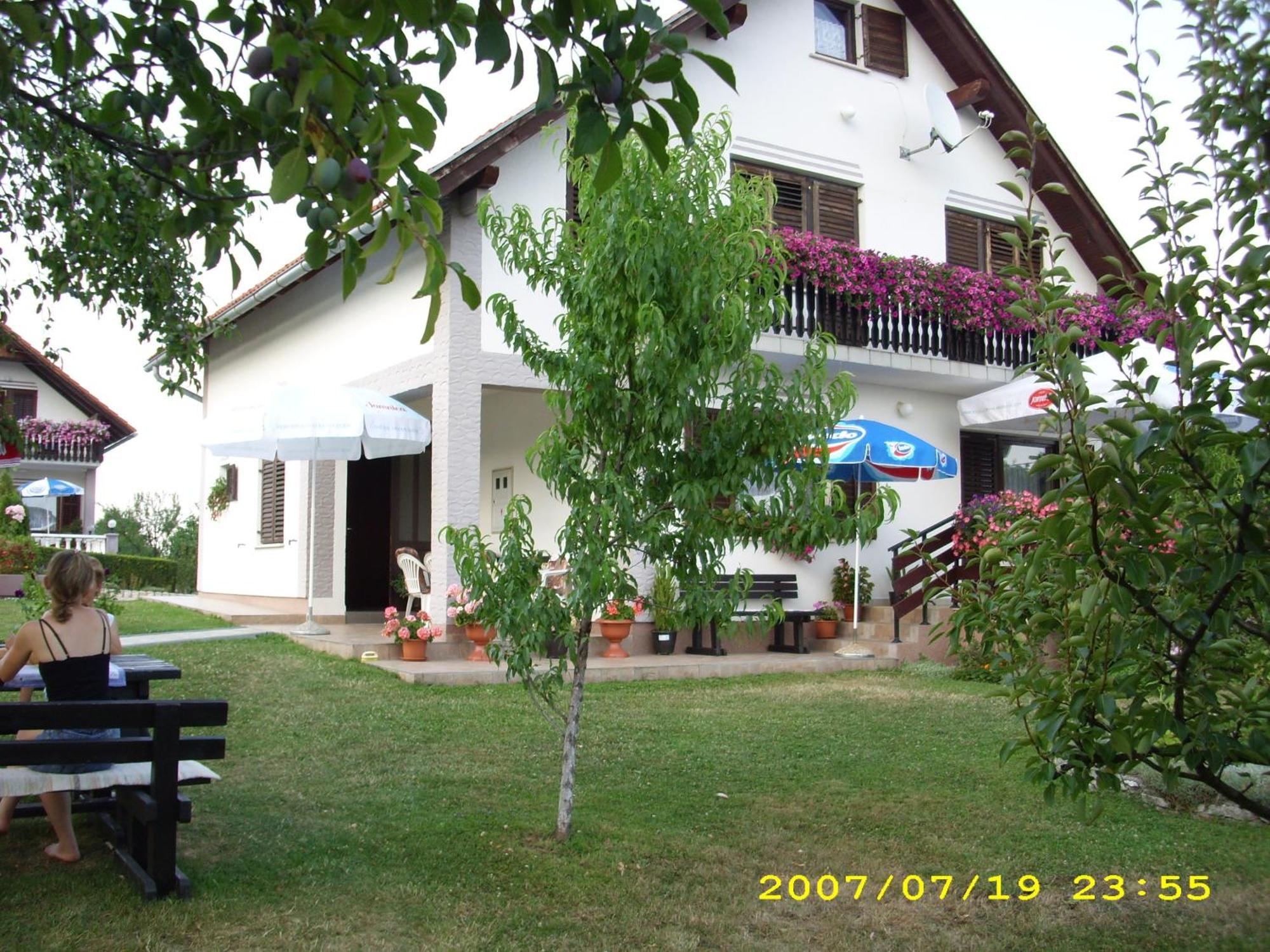 Guest House Adrijana Seliste Dreznicko Exterior foto
