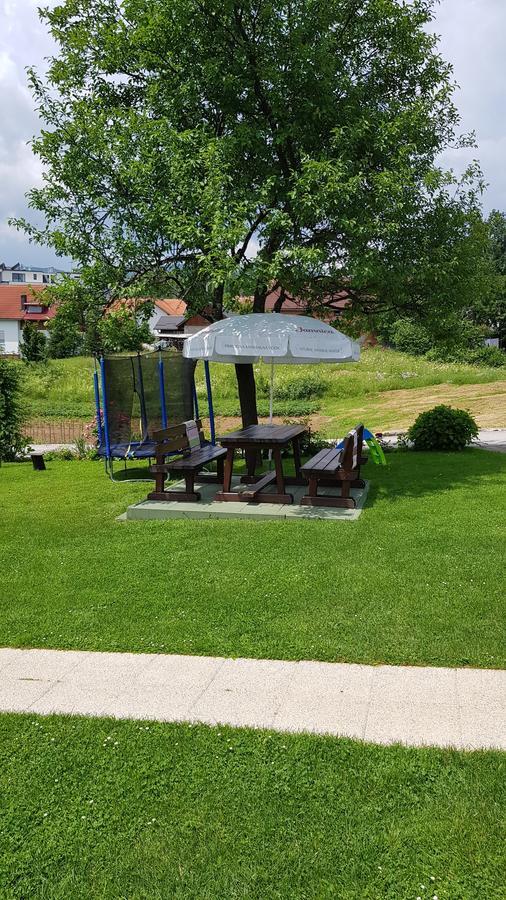 Guest House Adrijana Seliste Dreznicko Exterior foto